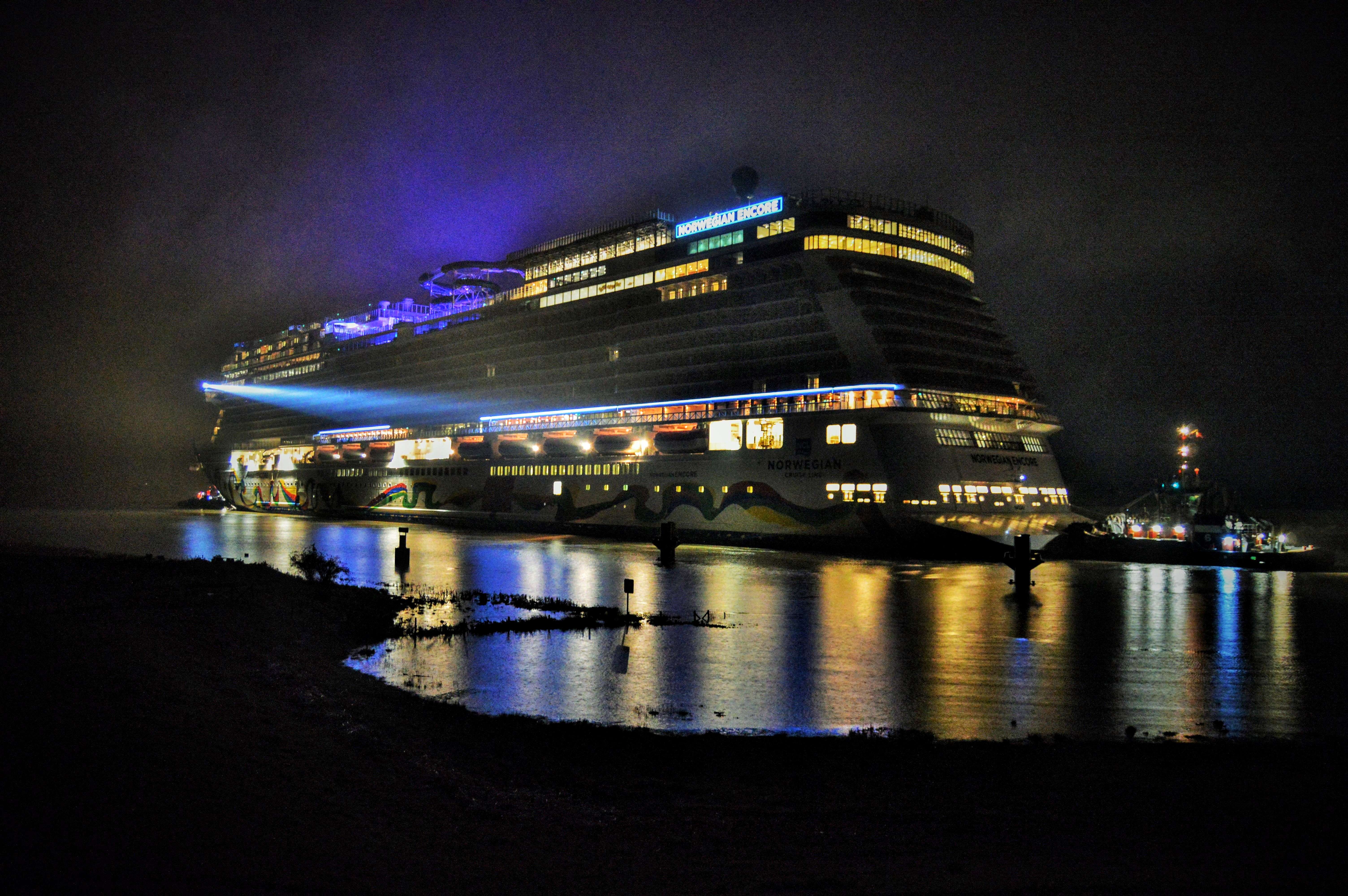 Gegen 5 Uhr wurde die Jann-Berghaus-Brücke in Bingum erreicht. © Denekas